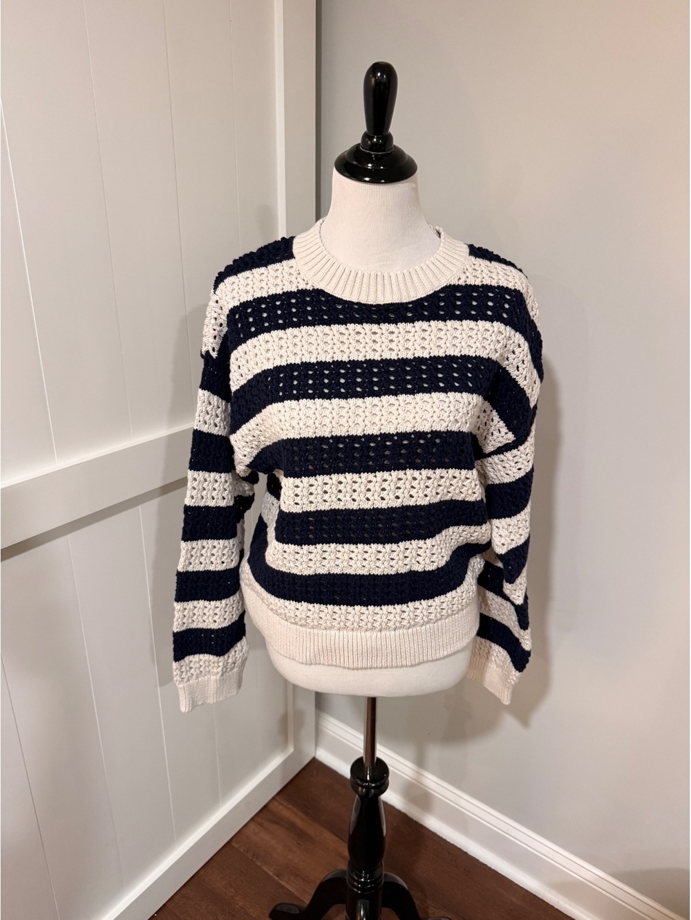 Universal Thread women’s XXL Striped Crochet Knit Sweater